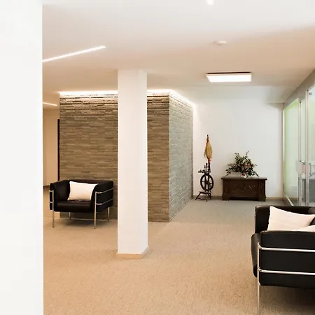 Skyline House Ferienapartments *